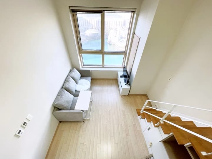 Small deposit and all furnished house in Seoul