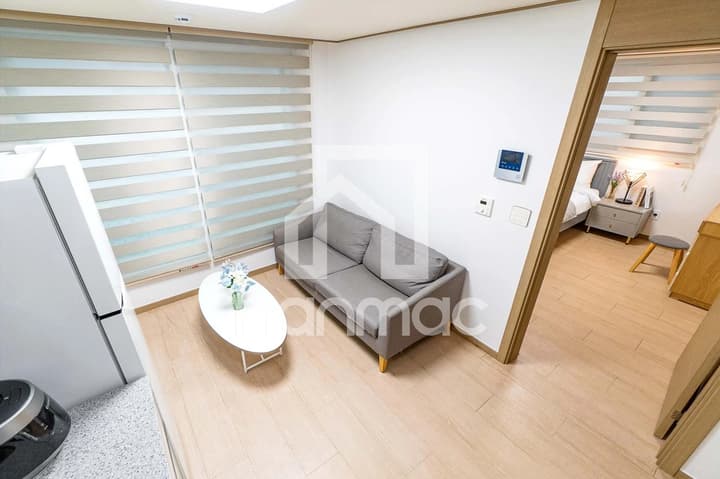 Small deposit and all furnished house in Seoul