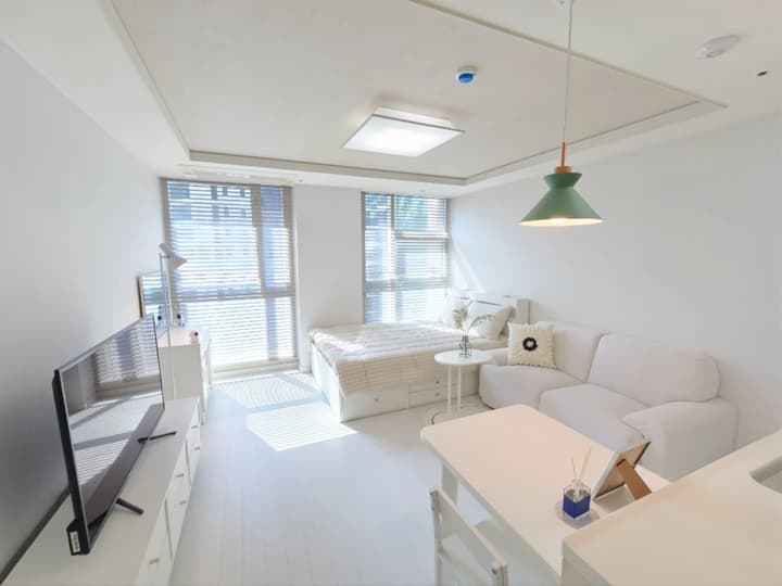 Small deposit and all furnished house in Seoul