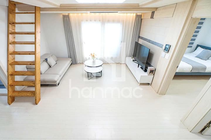 Small deposit and all furnished house in Seoul