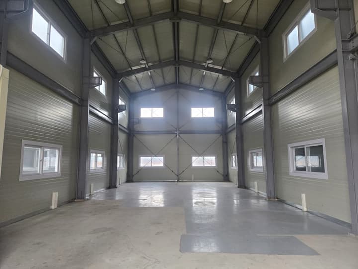Located on Gyeongsu-daero, connecting Siheung, Seoul and Pyeongtaek, Gyeonggi-do