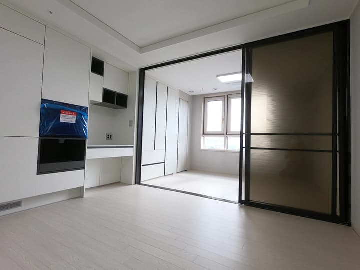 강남역, 역삼역 도보 5분 거리, 신축 5년, 사업자, 5층, 남향