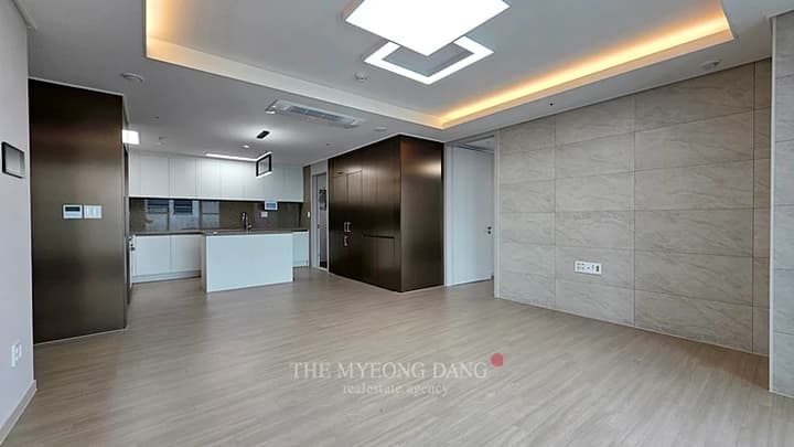 3-minute walk from Cheongnyangni Station, sky view, lunch and dinner provided