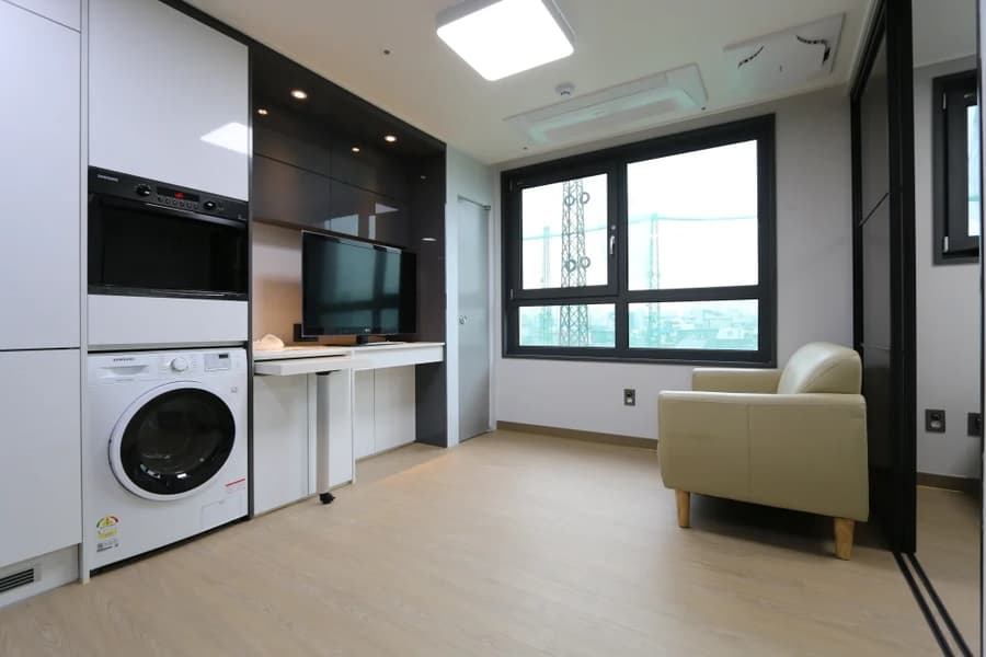 Small deposit and all furnished house in Seoul 1