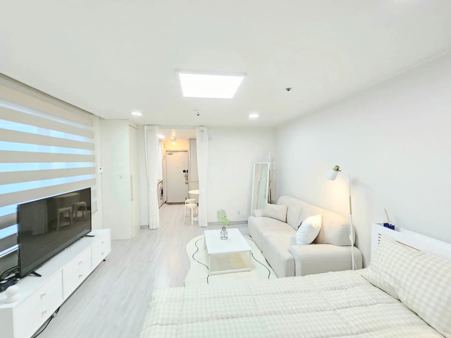 Small deposit and all furnished house in Seoul 1