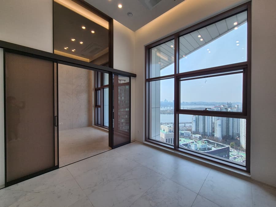 Brand New Apt, Just next to Mapo station. View, Available to move in from April. 2