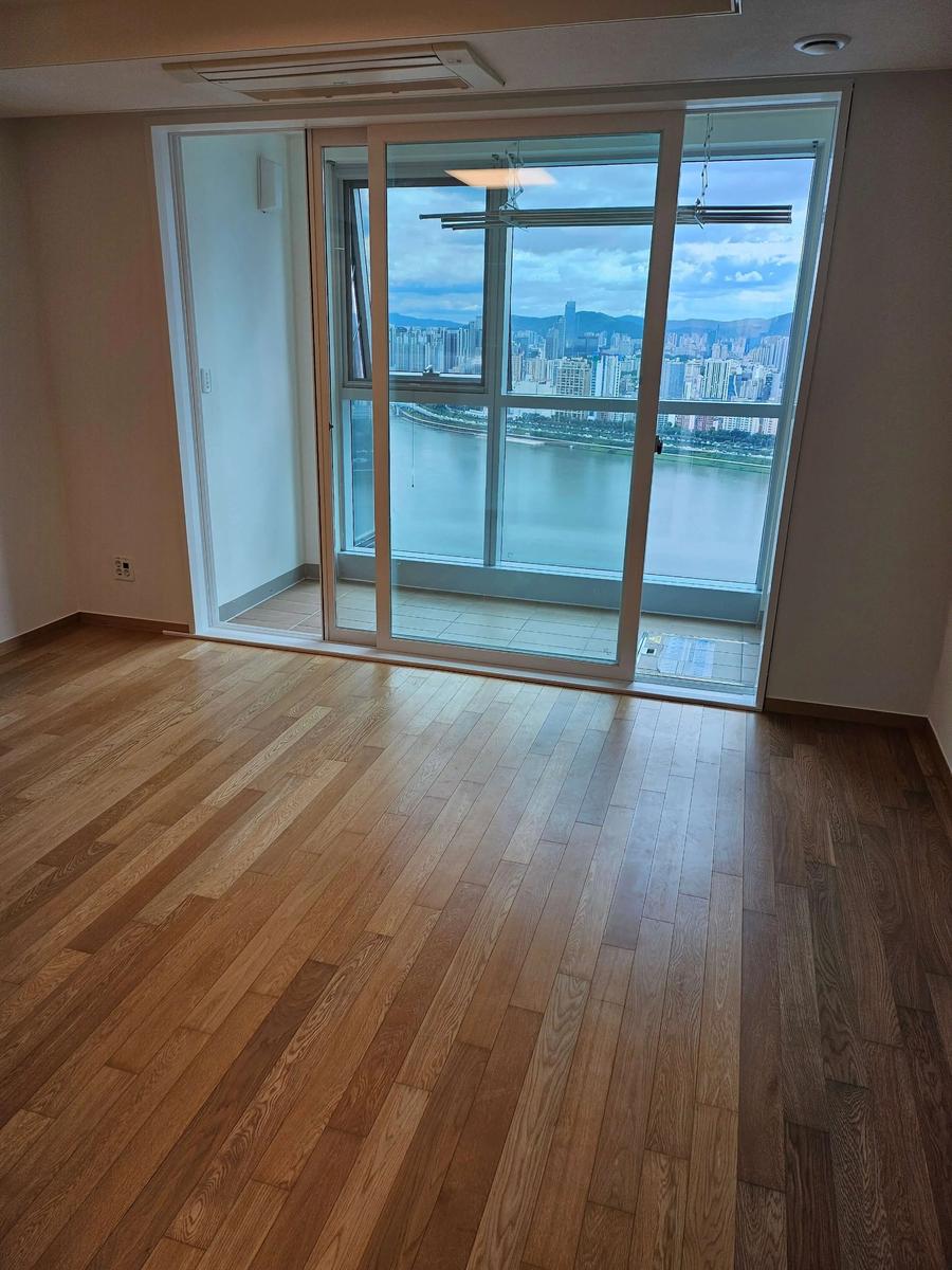 38 Pyeong, Trimage Best Royal Building, High Floor, Han River View, High-End Interior Design 2