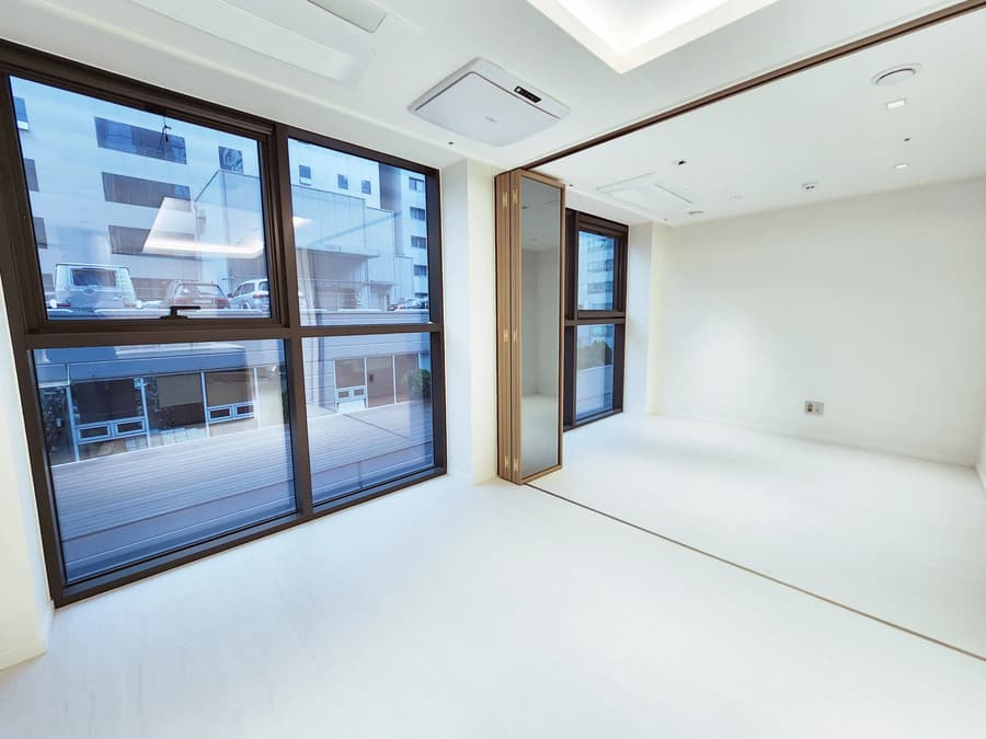 新築、南部ターミナル駅まで徒歩5分以内。2BR, 1BA。 2