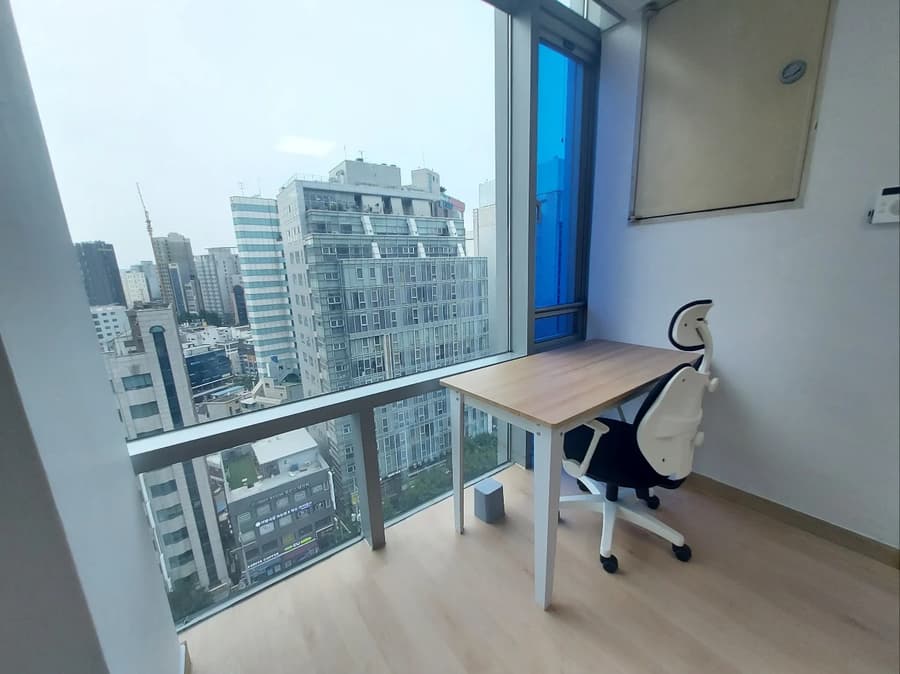 Low Deposit, Full Option, Walking Distance to Sinchon, Sogang University, and Yonsei University 1