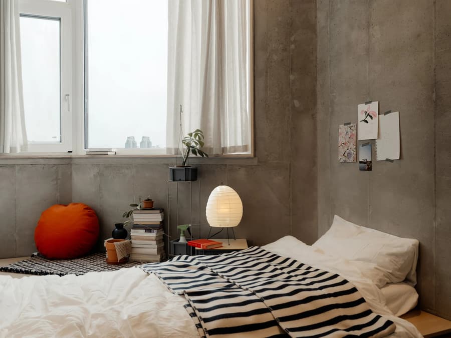 Newly Built, 3-Minute Walk to Sinchon Station, Shared Living Room and Bathroom. Suitable for 3-4 Person Households 2