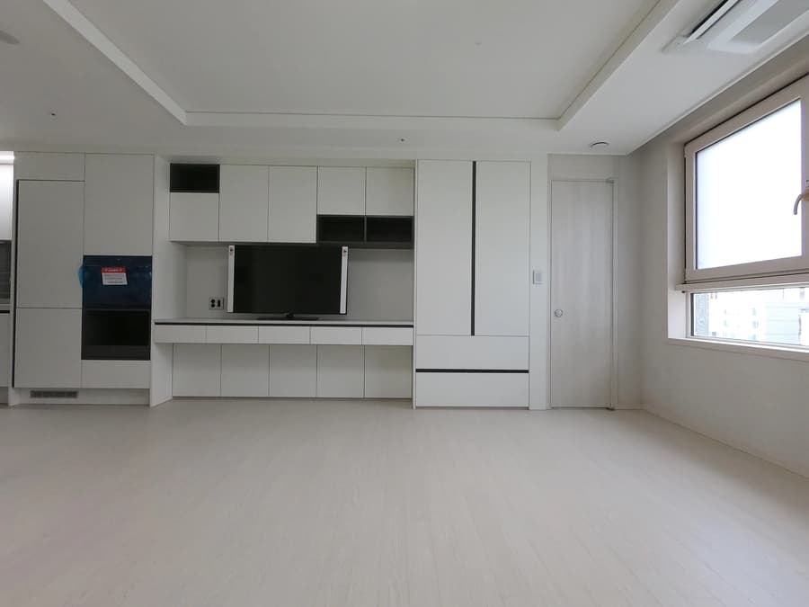 5-Minute Walk to Gangnam, Yeoksam Stations, 5 Years Old, Business Only 1