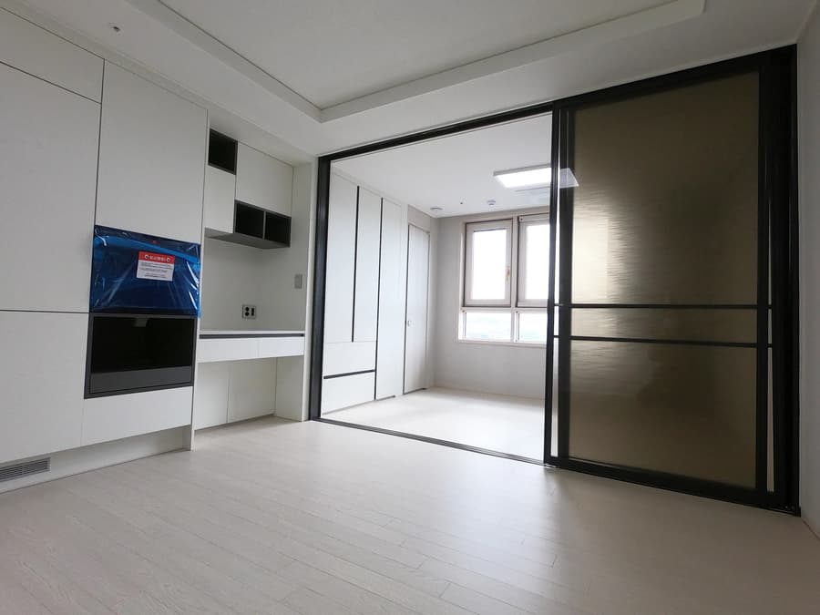 5-minute walk from Gangnam Station and Yeoksam Station, 5-year-old new building, business-friendly, 5th floor, south-facing 1