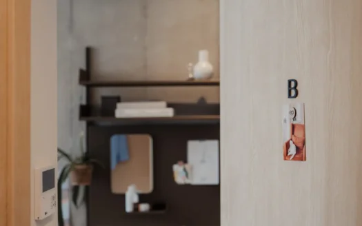 Community Type, Brand New, Near Sinchon, Yonsei, Sogang. 5M won Deposit.