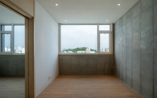 Alpha Type, Brand New, Near Sinchon, Yonsei, Sogang. 20M won Deposit.