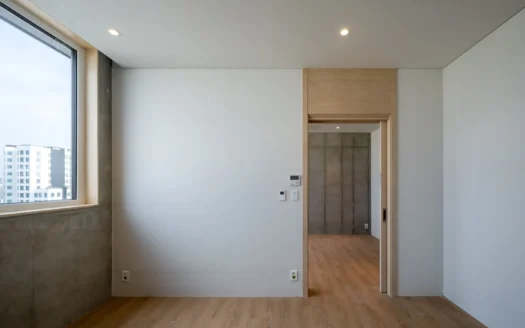 Alpha Type, Brand New, Near Sinchon, Yonsei, Sogang. 20M won Deposit.