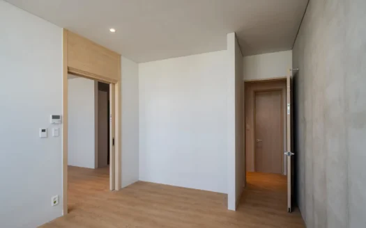 Alpha Type, Brand New, Near Sinchon, Yonsei, Sogang. 20M won Deposit.