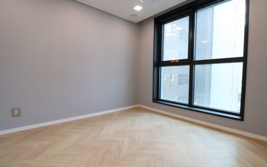 Available for move-in. 1-minute distance to real estate. Largest inventory of properties. Pets allowed. Deposit negotiable