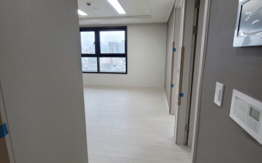 Move-in ready 2-bedroom unit. Prime location near Nambu Terminal Station (2-minute walk).