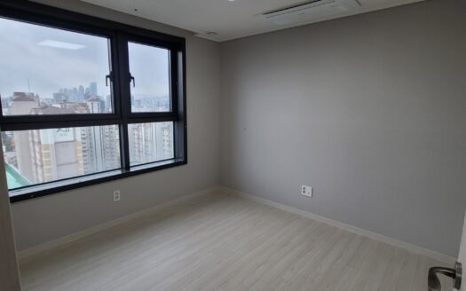 Move-in ready 2-bedroom unit. Prime location near Nambu Terminal Station (2-minute walk).