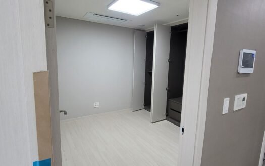 Move-in ready 2-bedroom unit. Prime location near Nambu Terminal Station (2-minute walk).