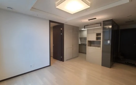 2BR, 1BA, 54m2, Available immediately.