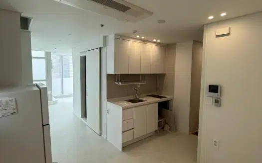Large, Remodeled, Near Sinchon Subway Station.