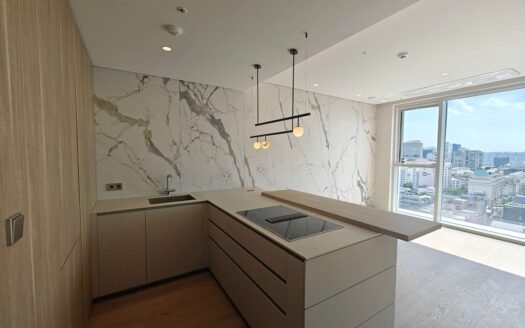 Stylish Luxury Apartment with Stunning Views in a Highly Popular Residence