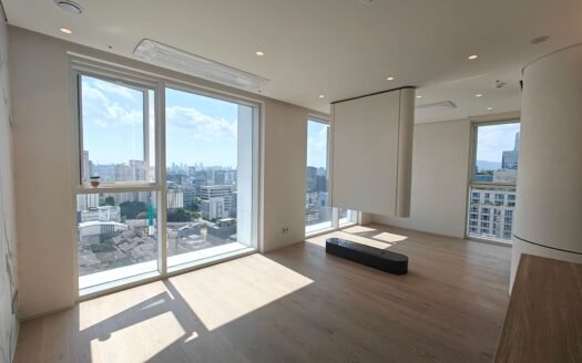 Stylish Luxury Apartment with Stunning Views in a Highly Popular Residence