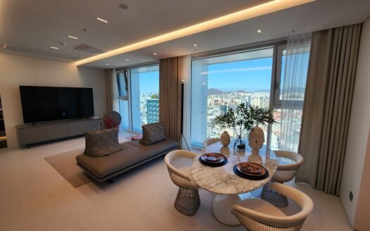 Ultra-Luxury Newly Built Apartment Near the Trendy Sinsa–Apgujeong Hotspot