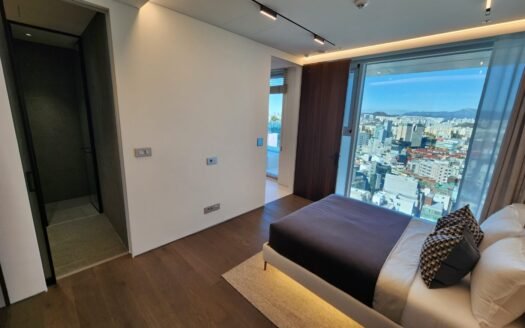 Ultra-Luxury Newly Built Apartment Near the Trendy Sinsa–Apgujeong Hotspot
