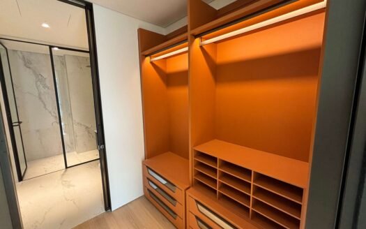 A Newly Built Luxury Apartment with 3 Bedrooms, a Spacious Living Room, and an Open Panoramic View!