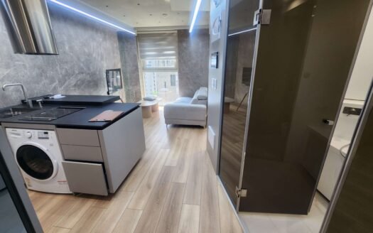 High-End Luxury Apartment with a Rooftop Swimming Pool in the Heart of Gangnam