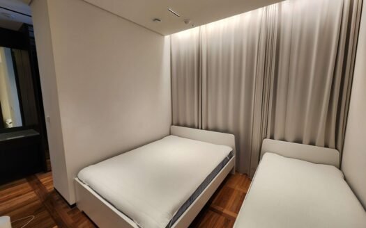 Luxury Apartment Near Gangnam-gu Office Station with White Marble Flooring