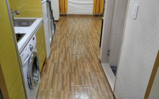 Loft, Near Sinchon, Close to subway. Near Yonsei, Sogang Universities. Large Window.